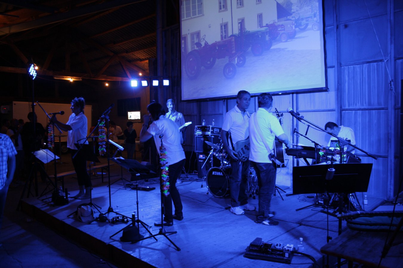 110715_org_diff_vill_talent_60